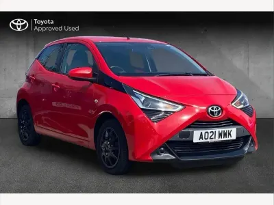 Used Toyota Aygo X-play 72 HP (52 kW) 2021 Red Hatchback