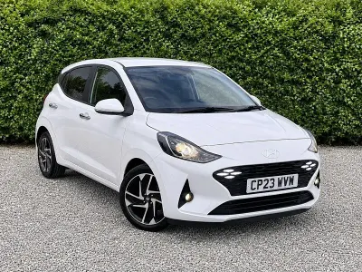 Used Hyundai i10 Premium 67 HP (49 kW) 2023 White Hatchback