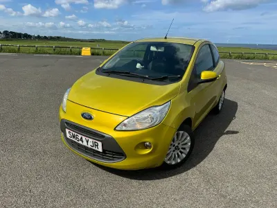 Used Ford Ka Zetec 69 HP (50 kW) 2015 Yellow Hatchback