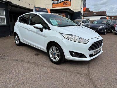 Usado Ford Fiesta Zetec 2015 Branco Citadino
