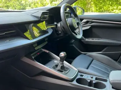 Usado Audi A3 S-Line 150 HP (110 kW) 2024 Azul Sedan