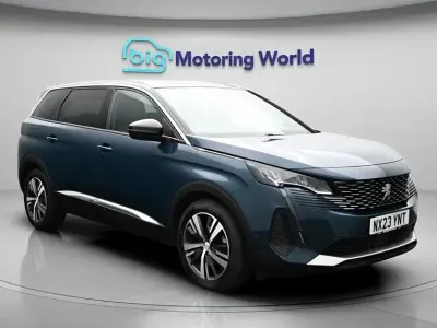Usado Peugeot 5008 Active+ 130 HP (95 kW) 2023 Azul SUV