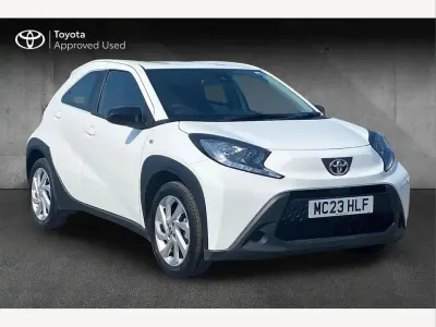 Used Toyota Aygo X PURE 71 HP (52 kW) 2023 White SUV