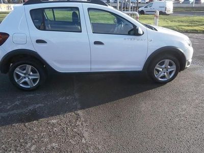 Used 2015 Dacia Sandero Lauréate | £4,495 (Fair price)