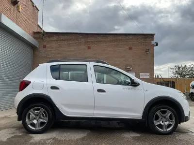 Used Dacia Sandero Comfort 90 HP (66 kW) 2018 White Hatchback