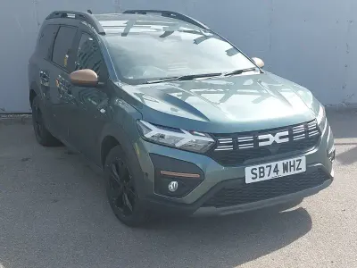 Second-hand Dacia Jogger Extreme 140 CP (102 kW) 2025 Verde Monovolum