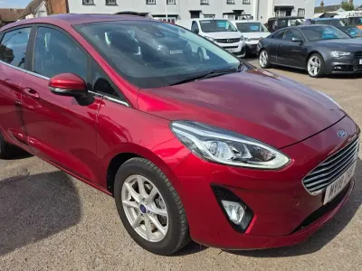 Used Ford Fiesta Zetec 83 HP (61 kW) 2018 Red Hatchback