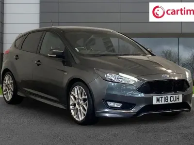 Usado Ford Focus ST-Line 140 HP (102 kW) 2018 Cinzento Citadino