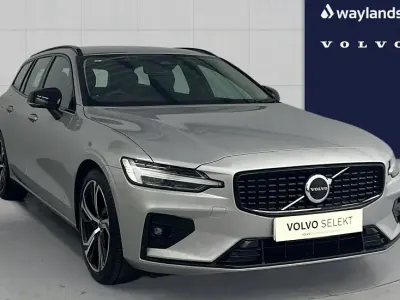 Used Volvo V60 Plus 194 HP (142 kW) 2025 Silver Estate