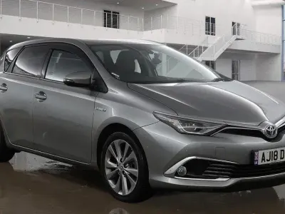 Usado Toyota Auris Hybrid