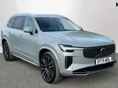 Usado Volvo XC90 Ultra 250 HP (183 kW) 2025 Cinzento SUV