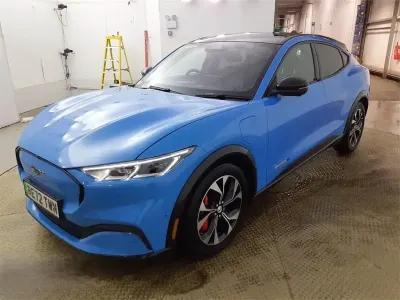 Begagnad Ford Mustang Extended Range 351 HK (258 kW) 2022 Blå SUV