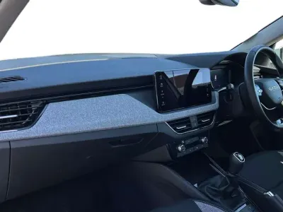 Usado Skoda Kamiq SE 94 HP (69 kW) 2025 Prateado SUV