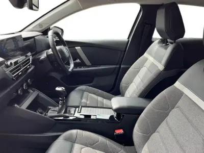 Begagnad Citroën C4 PureTech 131 HK (96 kW) 2022 Grå Halvkombi
