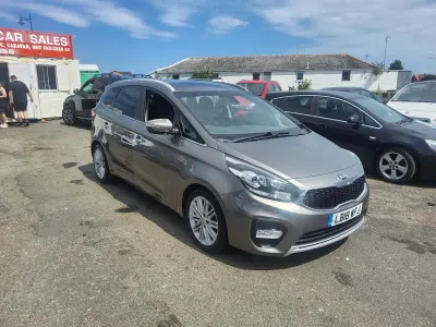 Used Kia Carens