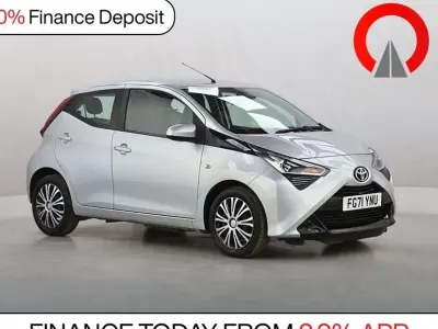 Used Toyota Aygo X-play 72 HP (52 kW) 2021 Silver Hatchback