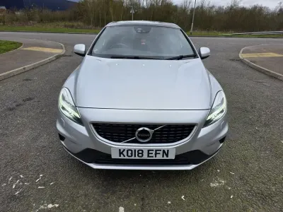 Usado Volvo V40 R-Design Pro 2018 Plateado Utilitario
