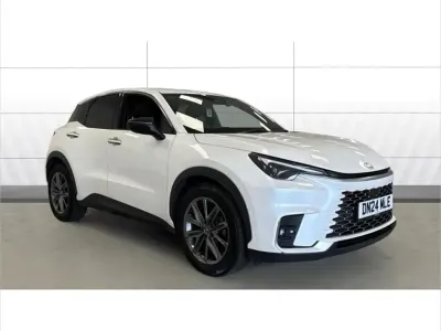Used Lexus LBX 136 HP (100 kW) 2024 White SUV