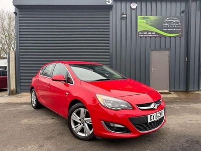 Used Vauxhall Astra SRi 165 HP (121 kW) 2015 Red Hatchback
