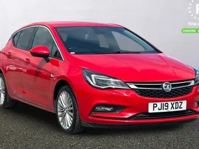 Used Vauxhall Astra Elite 150 HP (110 kW) 2019 Red Hatchback