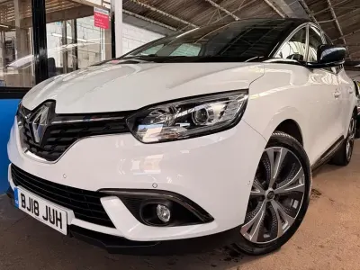 Used Renault Scénic IV Dynamique 110 HP (80 kW) 2018 White/black MPV