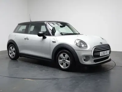 Usado Mini Cooper Hatch 136 HP (100 kW) 2016 Prateado Citadino