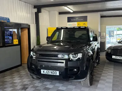 Usado Land Rover Defender HSE 296 CV (217 kW) 2021 Gris SUV