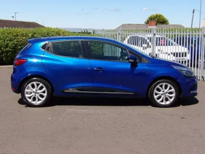 Used Renault Clio Dynamique 75 HP (55 kW) 2017 Blue Hatchback