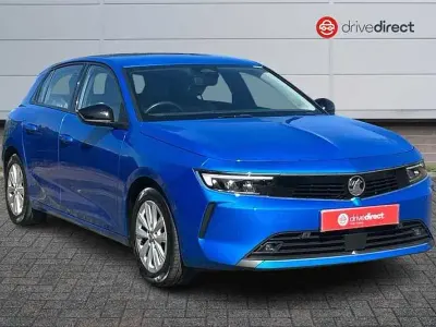 Used Vauxhall Astra Design Edition 130 HP (95 kW) 2023 Blue Hatchback