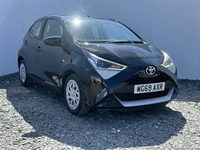 Usado Toyota Aygo X-play 71 HP (52 kW) 2020 Preto Citadino