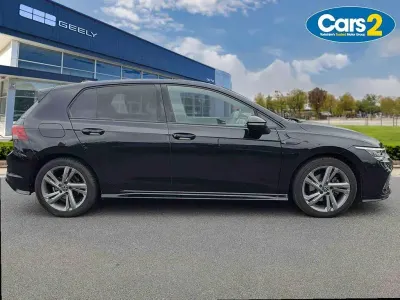 Second-hand VW Golf VIII R-line 128 CP (94 kW) 2022 Negru Hatchback