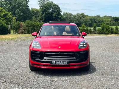 Used Porsche Macan 265 HP (194 kW) 2022 Red SUV