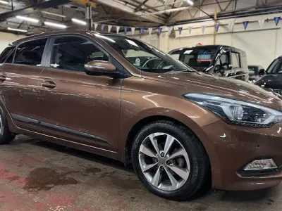 Begagnad Hyundai i20 Premium SE 101 HK (74 kW) 2017 Brun Halvkombi