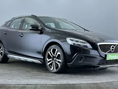 Used Volvo V40 Pro 120 HP (88 kW) 2018 Black Hatchback