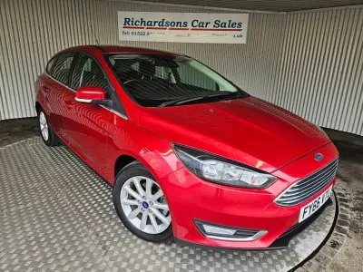 Begagnad Ford Focus Titanium 125 HK (91 kW) 2016 Röd Halvkombi