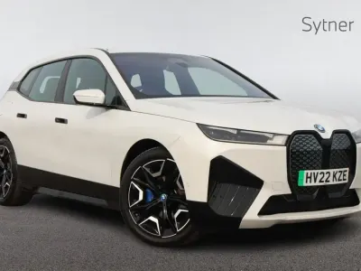Usado BMW iX M Sport 236 kW (322 HP) 2022 Branco SUV