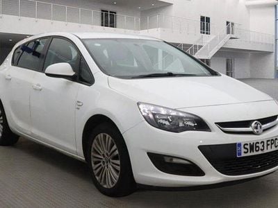 Used Vauxhall Astra 2013 White Hatchback