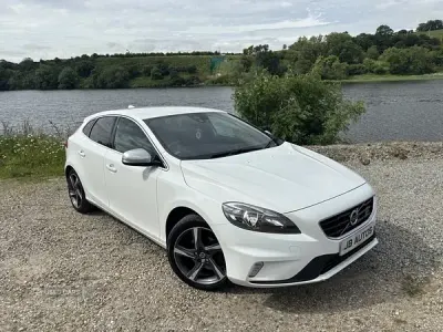 Used Volvo V40 R-Design 115 HP (84 kW) 2014 White Hatchback