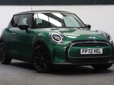 Usado Mini Cooper Classic 134 HP (98 kW) 2022 Verde Citadino