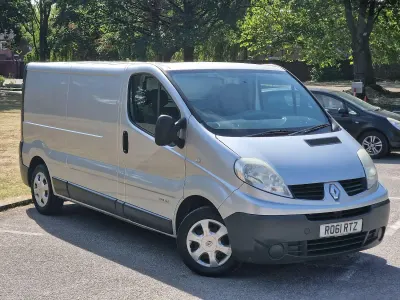 Used Renault Trafic 2011 Silver MPV