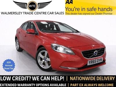 Used Volvo V40 120 HP (88 kW) 2015 Red Hatchback