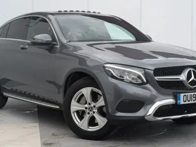 Usado Mercedes GLC220 Premium 170 HP (125 kW) 2019 Cinzento Coupé