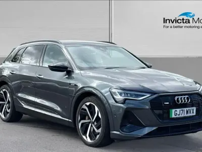 Usado Audi e-tron Black Edition 300 kW (408 CV) 2021 Gris SUV
