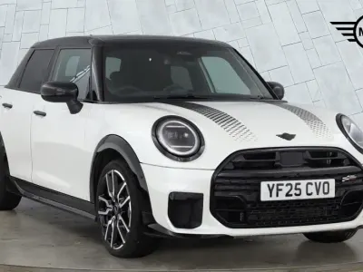 Begagnad Mini Cooper Hatch 113 kW (154 HK) 2025 Vit Halvkombi