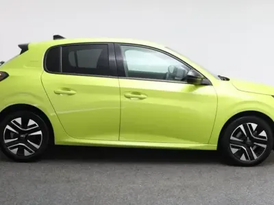 Used Peugeot 208 Allure 99 HP (72 kW) 2025 Yellow Hatchback