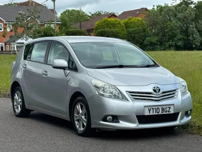 Used Toyota Verso 2010 Silver MPV