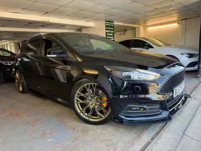 Used Ford Focus ST 250 HP (183 kW) 2017 Black Hatchback