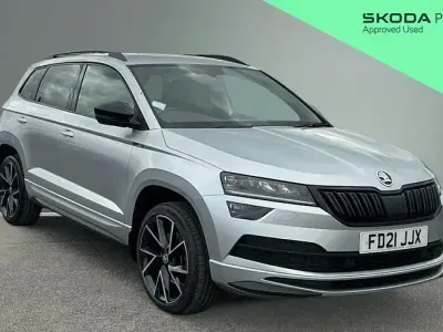 Usado Skoda Karoq SportLine 150 HP (110 kW) 2021 Prateado SUV