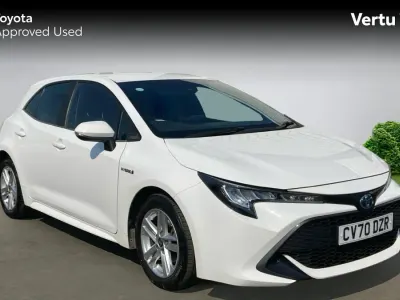 Used Toyota Corolla 122 HP (89 kW) 2020 Pure white (solid paint) Hatchback