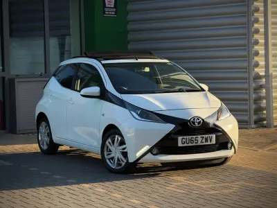 Usado Toyota Aygo x-press 69 HP (50 kW) 2015 Branco Citadino